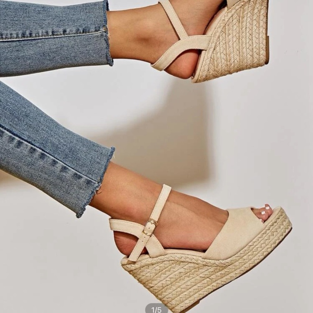 Women’s wedge sandals